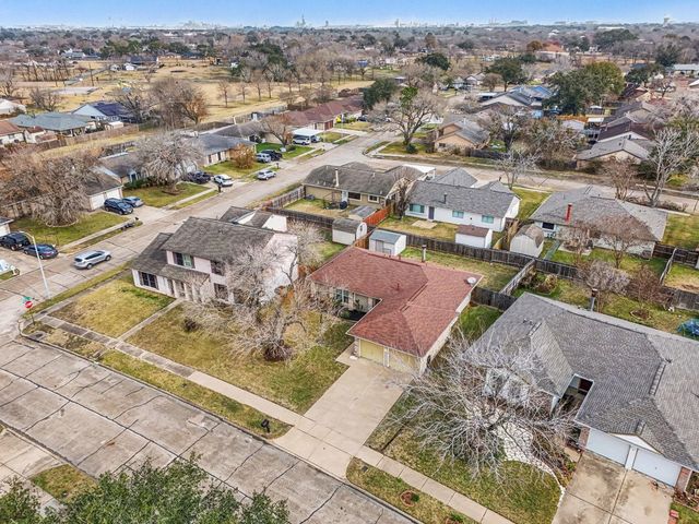 754 Sugar Hill Drive, La Porte, TX 77571