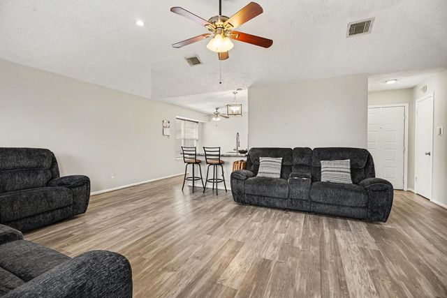 754 Sugar Hill Drive, La Porte, TX 77571