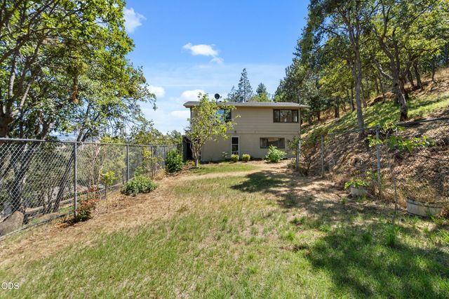 3404 Siskiyou Boulevard, Ashland, OR 97520