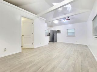 1009 E 38 1/2 ST B, Austin, TX 78751
