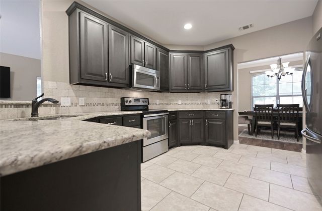 606 Brandt Street, Grandview, TX 76050