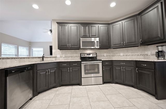 606 Brandt Street, Grandview, TX 76050
