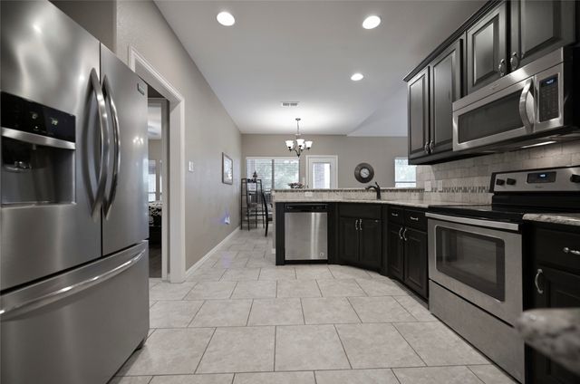 606 Brandt Street, Grandview, TX 76050
