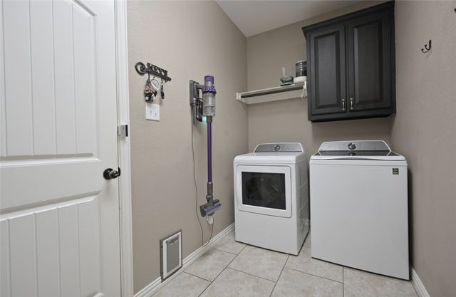 606 Brandt Street, Grandview, TX 76050