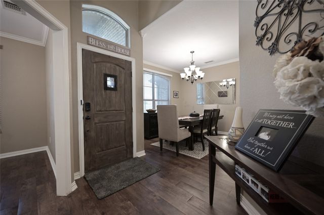 606 Brandt Street, Grandview, TX 76050