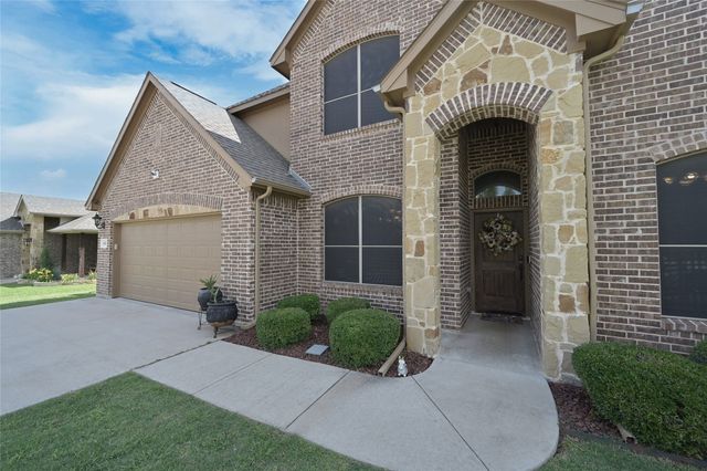 606 Brandt Street, Grandview, TX 76050