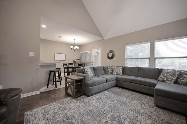 606 Brandt Street, Grandview, TX 76050