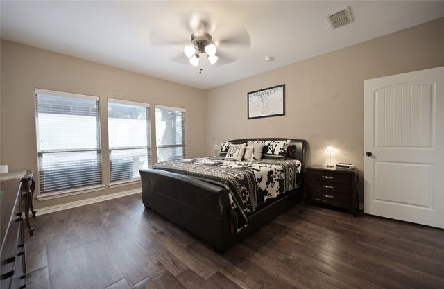 606 Brandt Street, Grandview, TX 76050