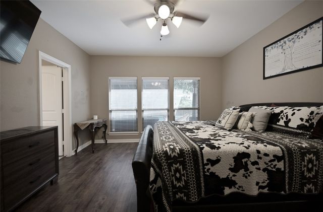 606 Brandt Street, Grandview, TX 76050