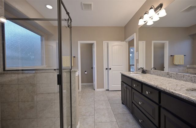 606 Brandt Street, Grandview, TX 76050