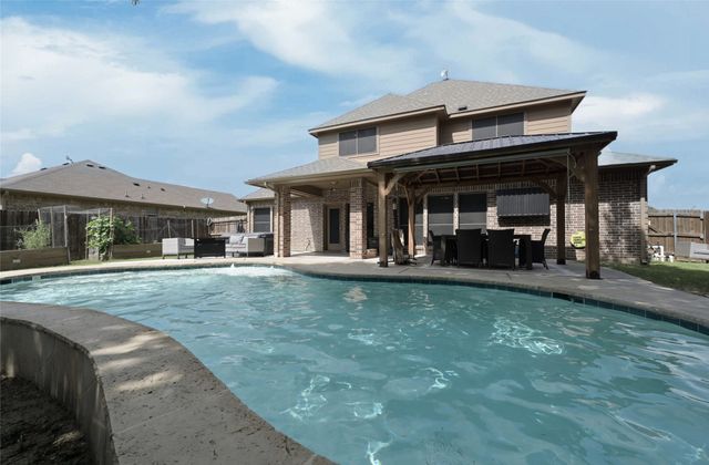 606 Brandt Street, Grandview, TX 76050