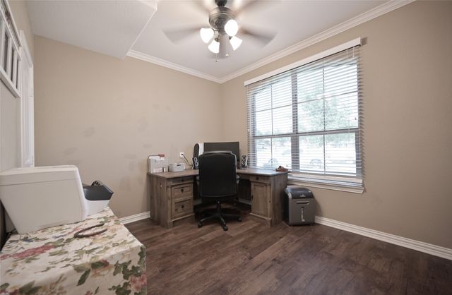 606 Brandt Street, Grandview, TX 76050