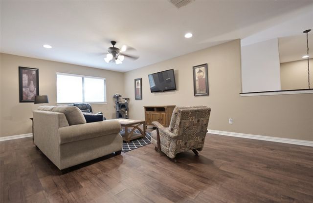 606 Brandt Street, Grandview, TX 76050