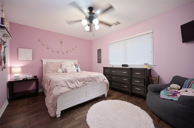 606 Brandt Street, Grandview, TX 76050