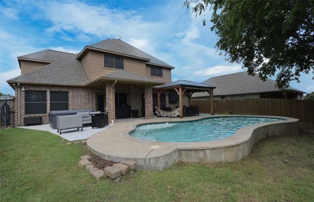 606 Brandt Street, Grandview, TX 76050