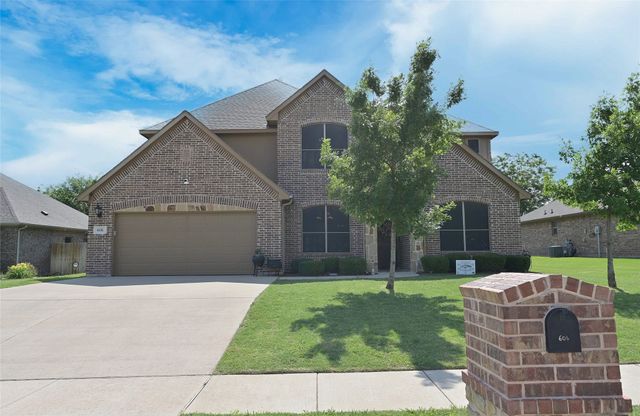 606 Brandt Street, Grandview, TX 76050