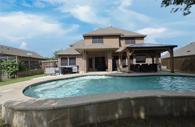 606 Brandt Street, Grandview, TX 76050