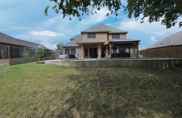 606 Brandt Street, Grandview, TX 76050