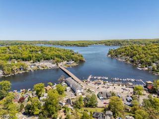 8 Oneida Ave, Hopatcong Boro, NJ 07843