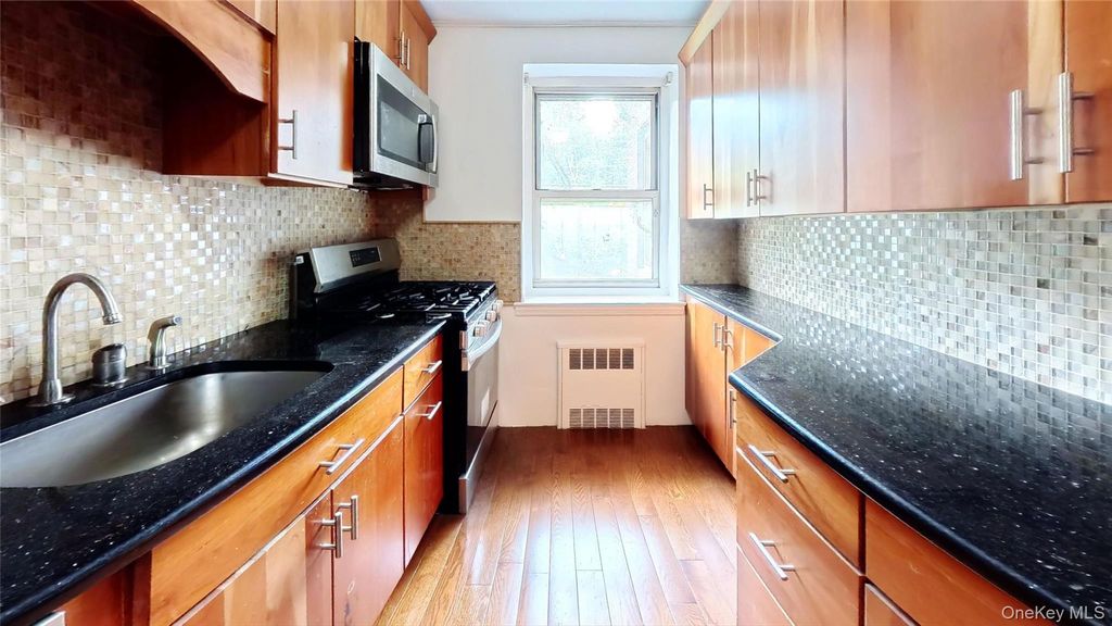 7502 Austin Street 2G, Forest Hills, NY 11375 — exterior