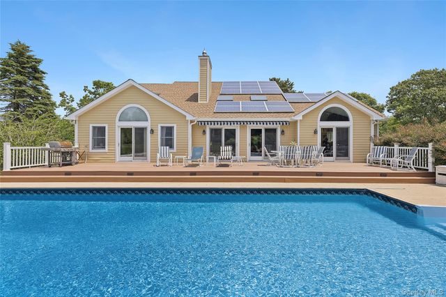 3 Chivas Court, Southampton, NY 11968