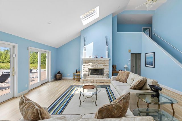 3 Chivas Court, Southampton, NY 11968
