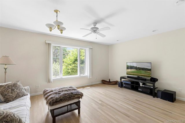 3 Chivas Court, Southampton, NY 11968