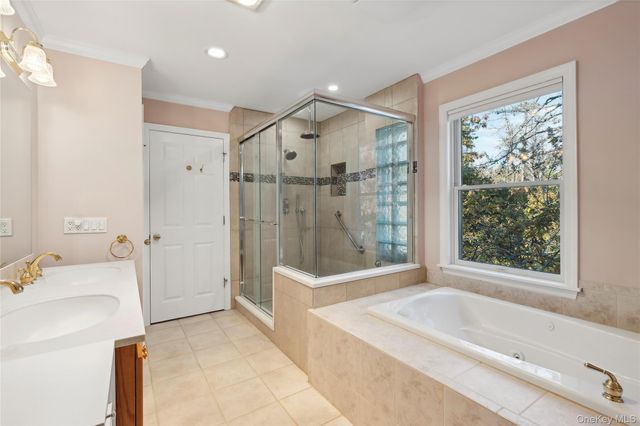 3 Chivas Court, Southampton, NY 11968