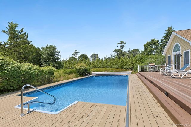 3 Chivas Court, Southampton, NY 11968