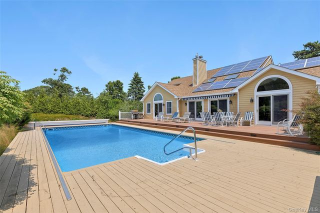 3 Chivas Court, Southampton, NY 11968