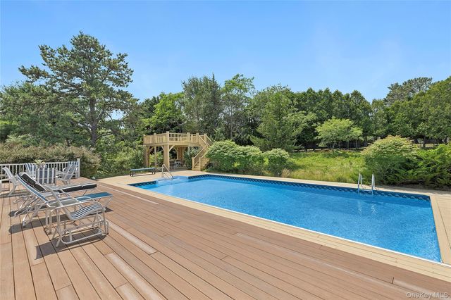 3 Chivas Court, Southampton, NY 11968