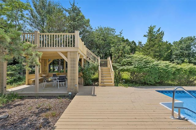 3 Chivas Court, Southampton, NY 11968