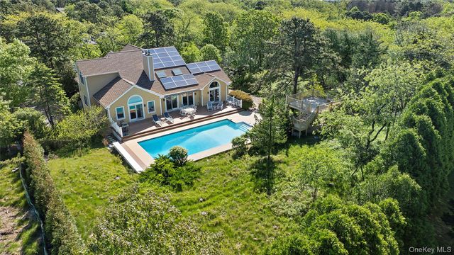 3 Chivas Court, Southampton, NY 11968