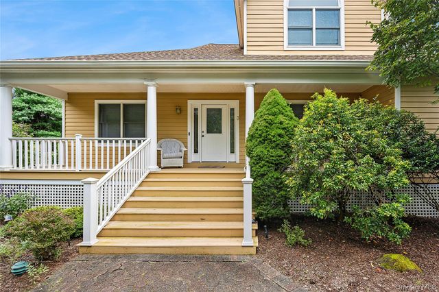 3 Chivas Court, Southampton, NY 11968