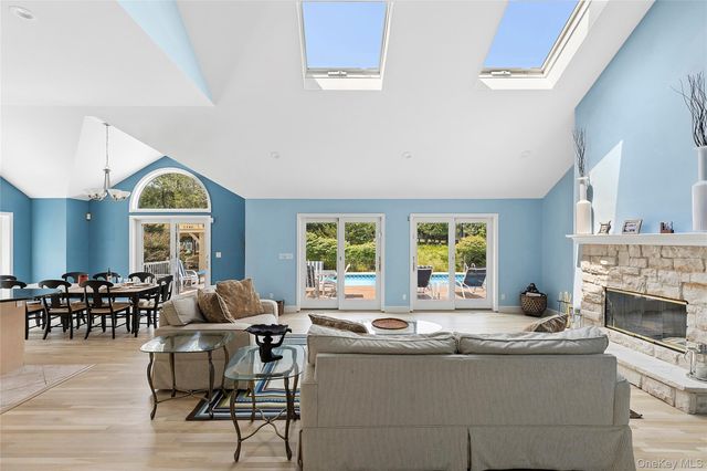 3 Chivas Court, Southampton, NY 11968