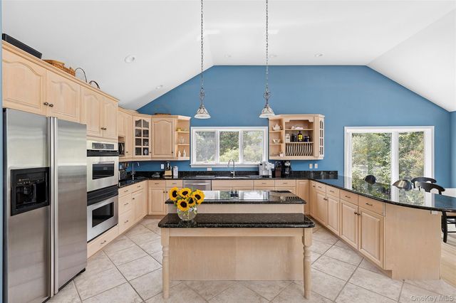 3 Chivas Court, Southampton, NY 11968