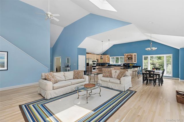 3 Chivas Court, Southampton, NY 11968