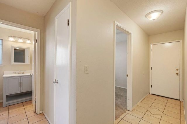 1288 Derrick Dr, Stockton, CA 95206