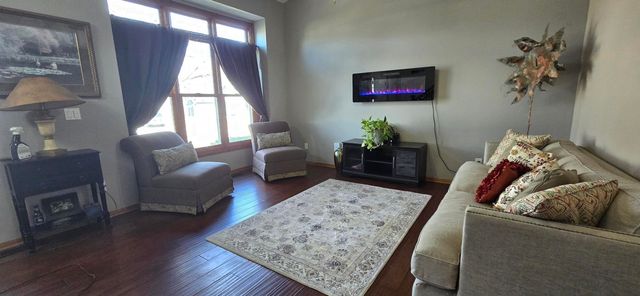 4742 Meadow Valley Drive, West Des Moines, IA 50265