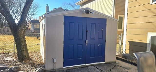 4742 Meadow Valley Drive, West Des Moines, IA 50265