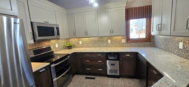 4742 Meadow Valley Drive, West Des Moines, IA 50265