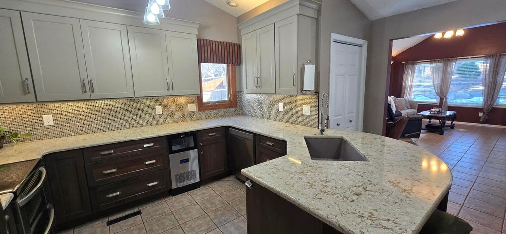 4742 Meadow Valley Drive, West Des Moines, IA 50265