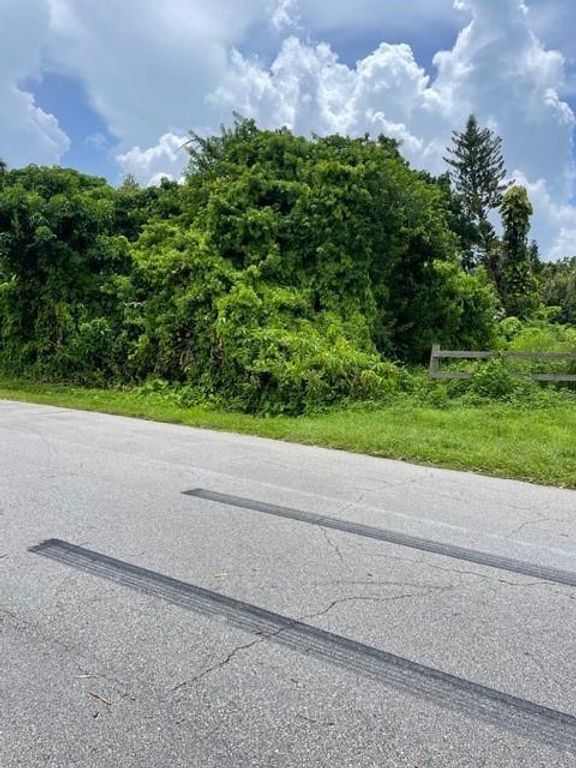 555 Sacramento Street, North Fort Myers, FL 33903