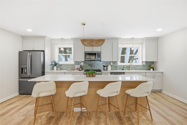 624 Orchard Hill Dr, O'hara, PA 15238