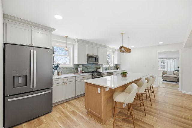 624 Orchard Hill Dr, O'hara, PA 15238