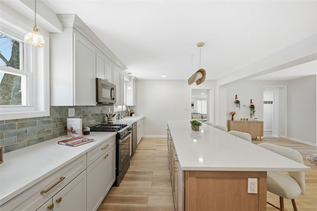 624 Orchard Hill Dr, O'hara, PA 15238