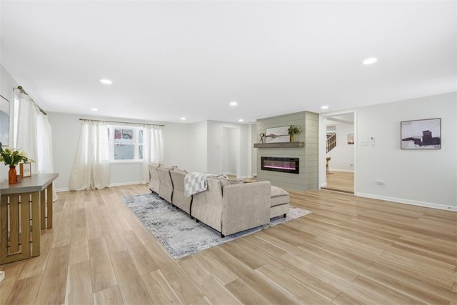 624 Orchard Hill Dr, O'hara, PA 15238