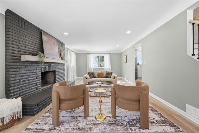 624 Orchard Hill Dr, O'hara, PA 15238