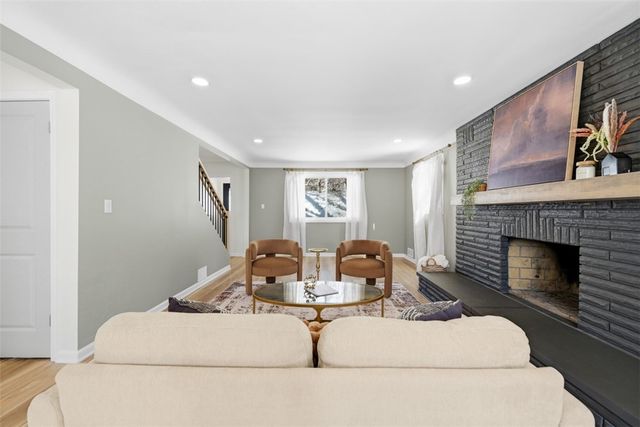 624 Orchard Hill Dr, O'hara, PA 15238