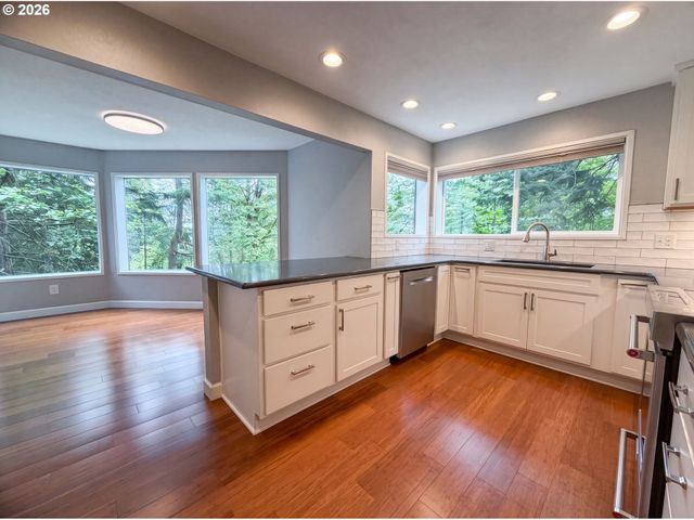 48 EAGLE CREST Dr 5F, Lake Oswego, OR 97035